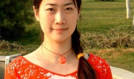 穿旗袍的抖音网红吃瓜,网络热议不断